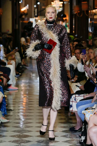 Look 48